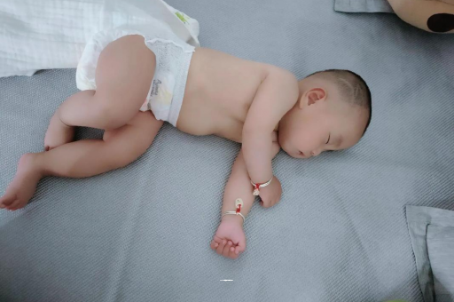老河口宝宝大便稀怎么回事